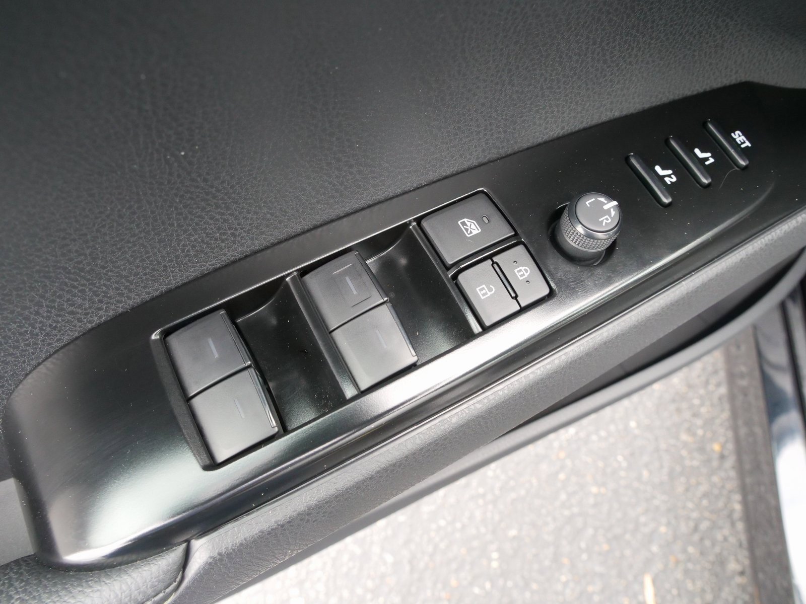 Used 2025 Toyota Camry XLE image 19