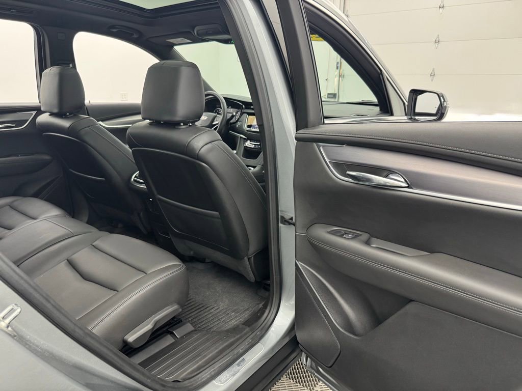Used 2025 Cadillac XT6 Luxury w/ LPO, Floor Liner Package image 37