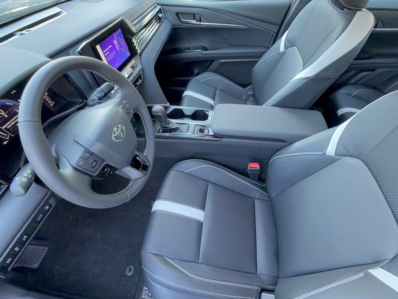 Used 2026 Toyota Camry SE FWD image 5
