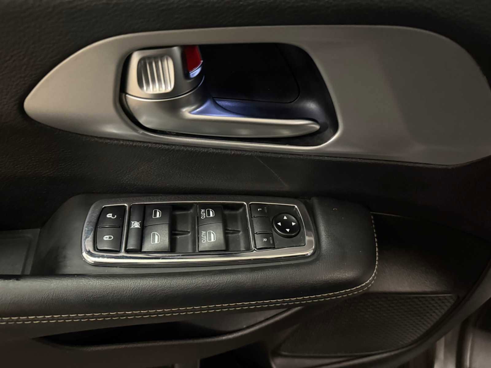 Used 2019 Chrysler Pacifica Touring Plus w/ Advanced Safetytec Group image 21