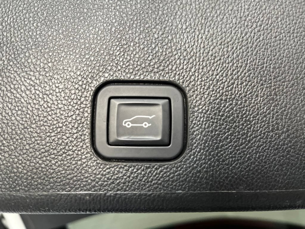 Used 2016 Cadillac SRX Luxury FWD image 14