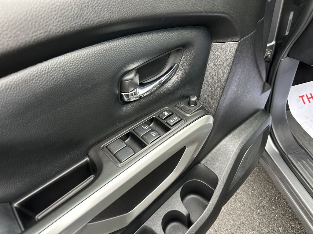 Used 2024 Nissan Titan SV image 14