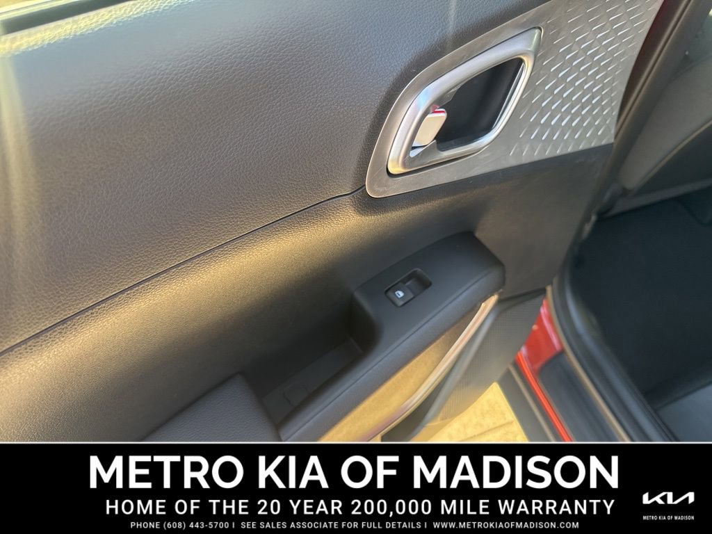 Used 2023 Kia Soul LX image 25