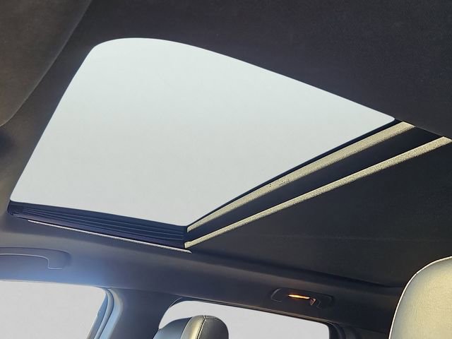 Used 2015 Jeep Grand Cherokee Limited w/ Luxury Group II image 16