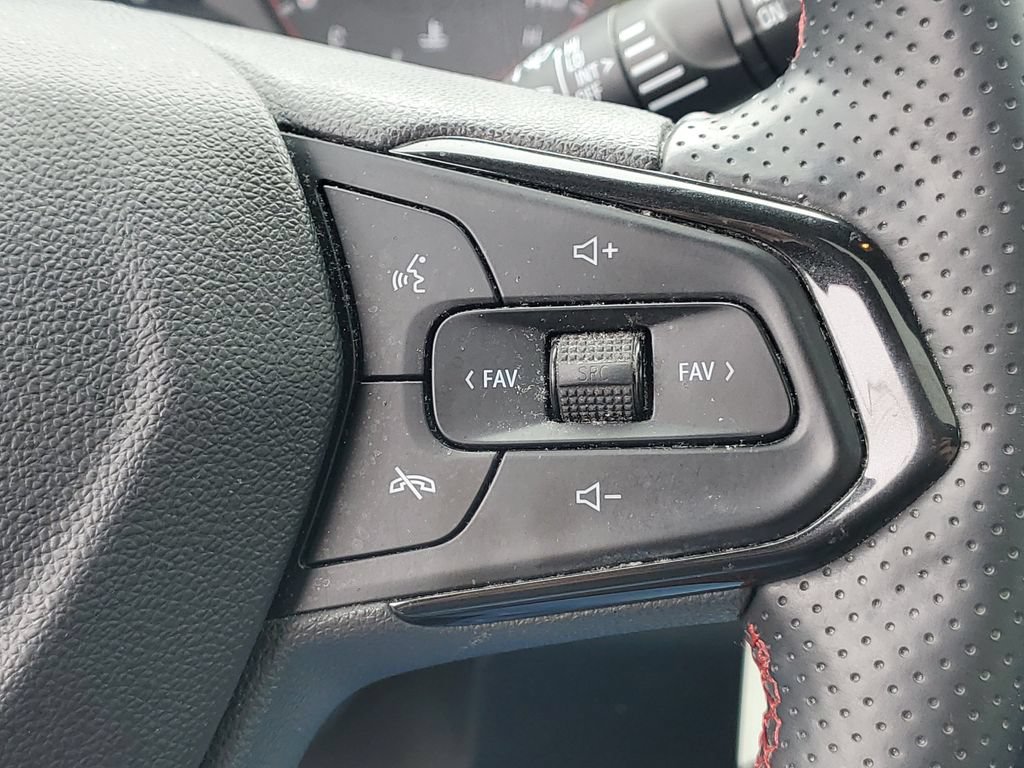 Used 2024 Chevrolet Trax RS w/ Sunroof Package FWD image 10