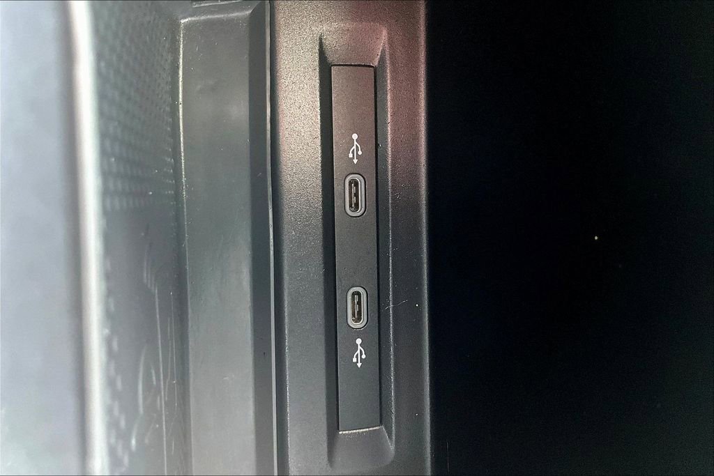 Used 2022 Volkswagen Tiguan SE image 33