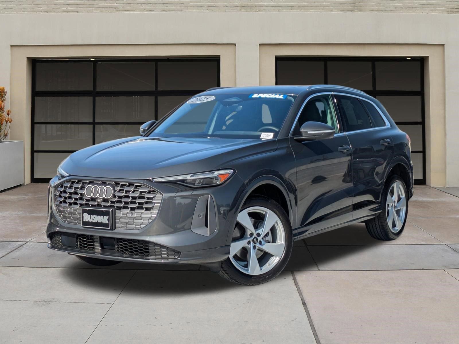 Used 2025 Audi Q5 Premium Plus w/ Premium Plus image 3