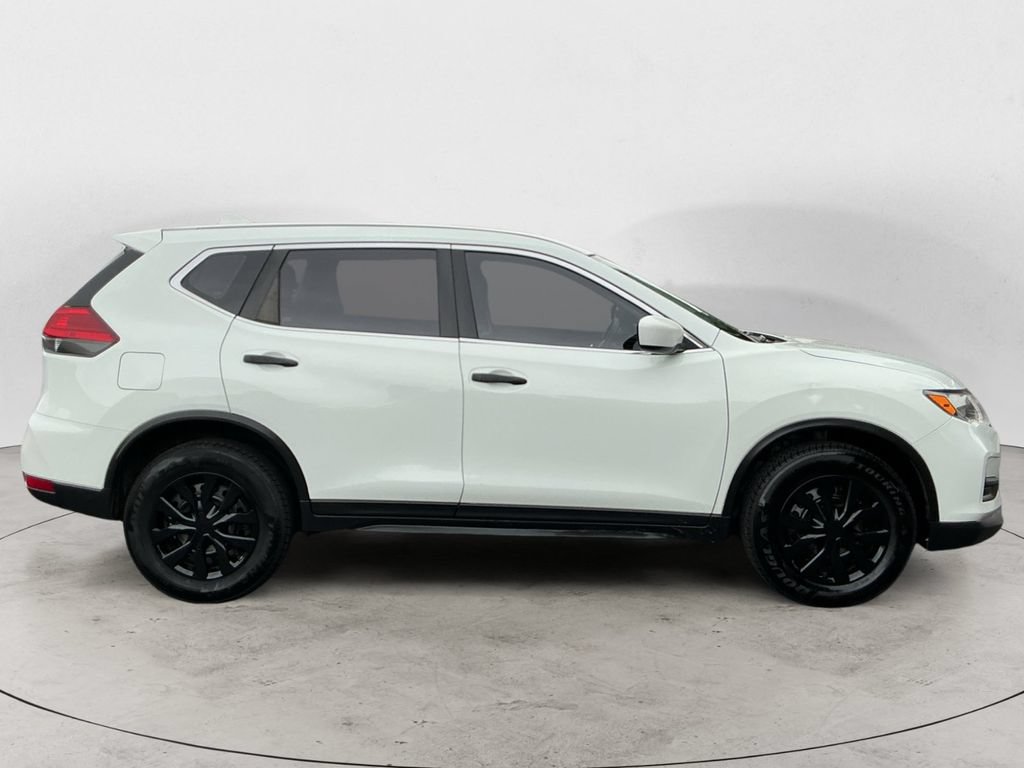 Used 2017 Nissan Rogue S AWD/4WD image 4