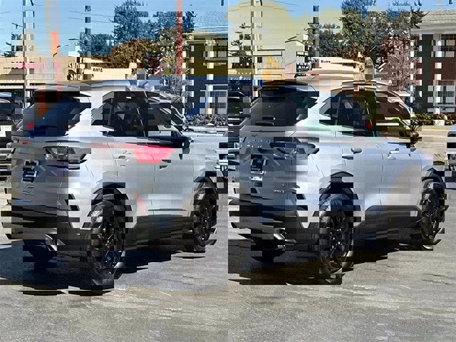 Certified 2022 Ford Escape SE w/ Cold Weather Package image 3