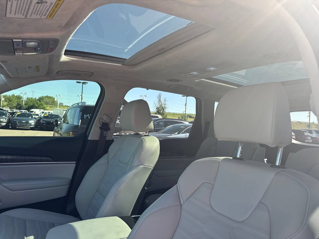 Used 2025 Kia Telluride SX Prestige AWD/4WD image 17