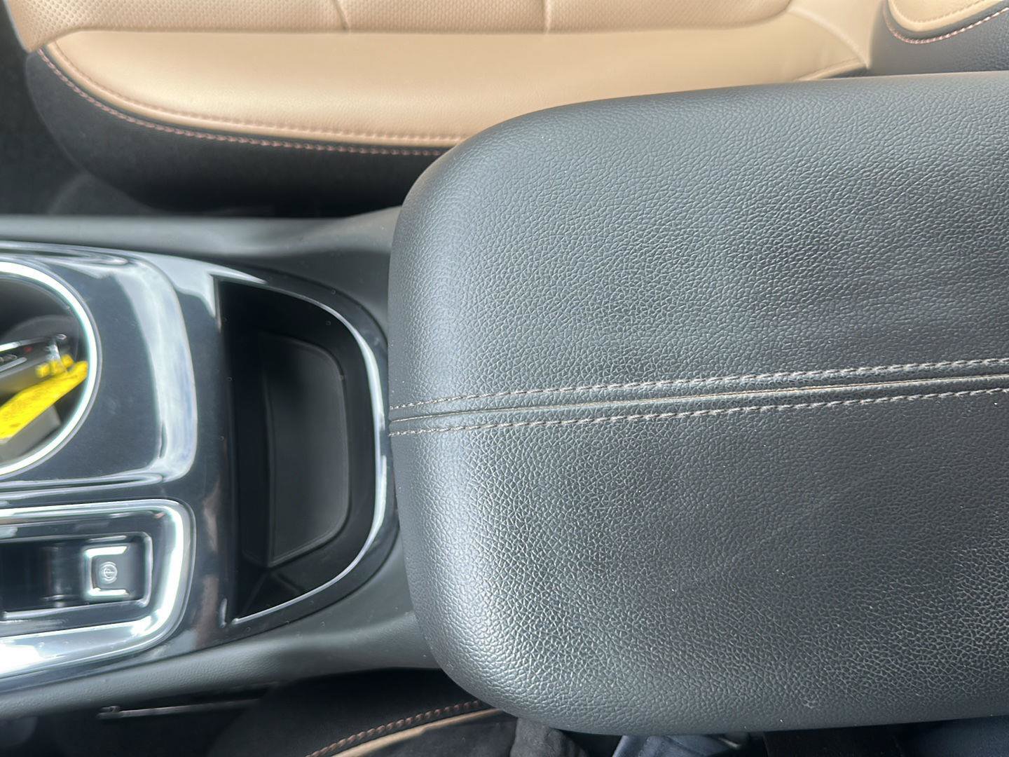 Used 2022 Chevrolet Equinox Premier AWD/4WD image 38