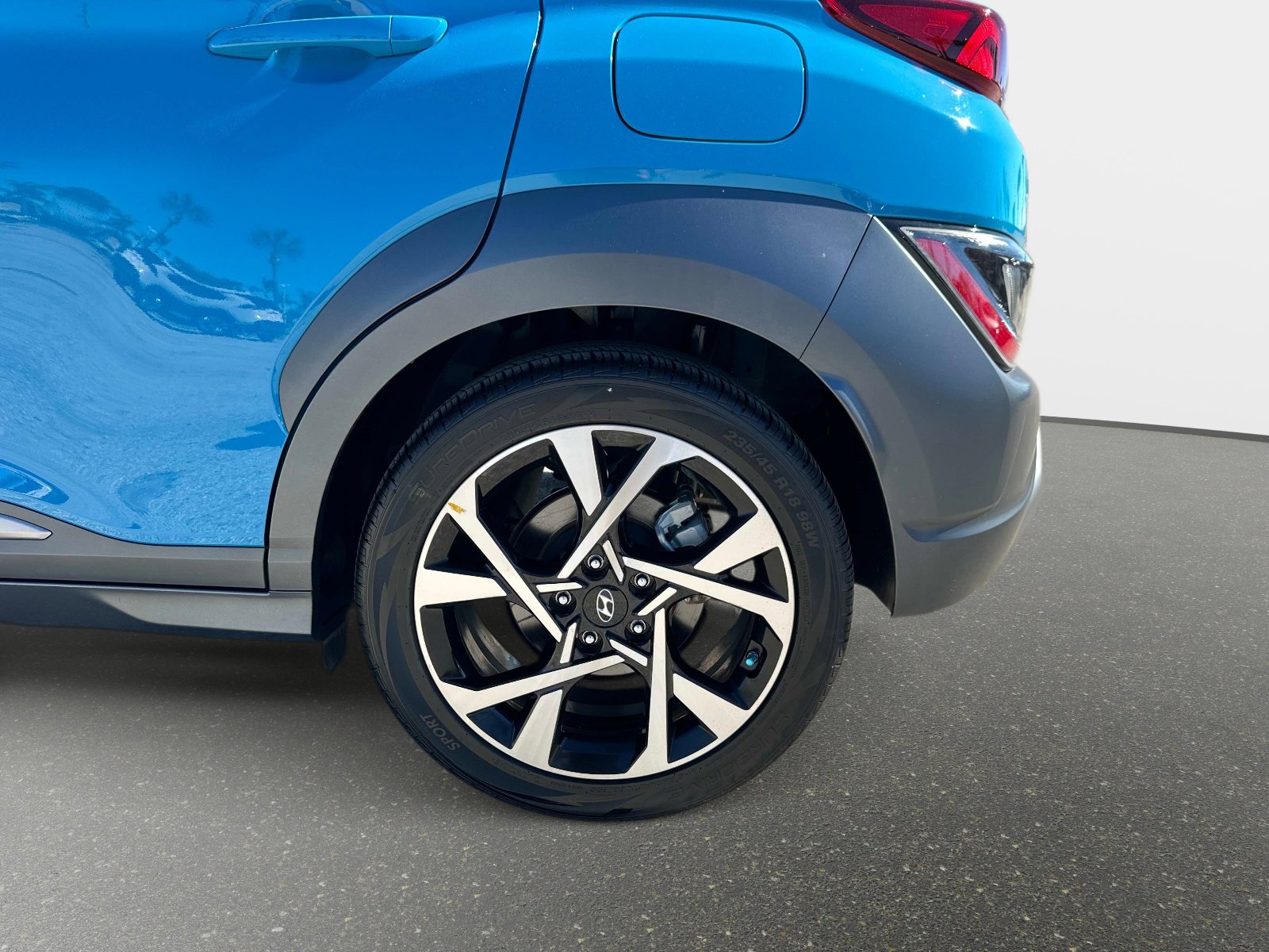 Used 2022 Hyundai Kona Limited image 11