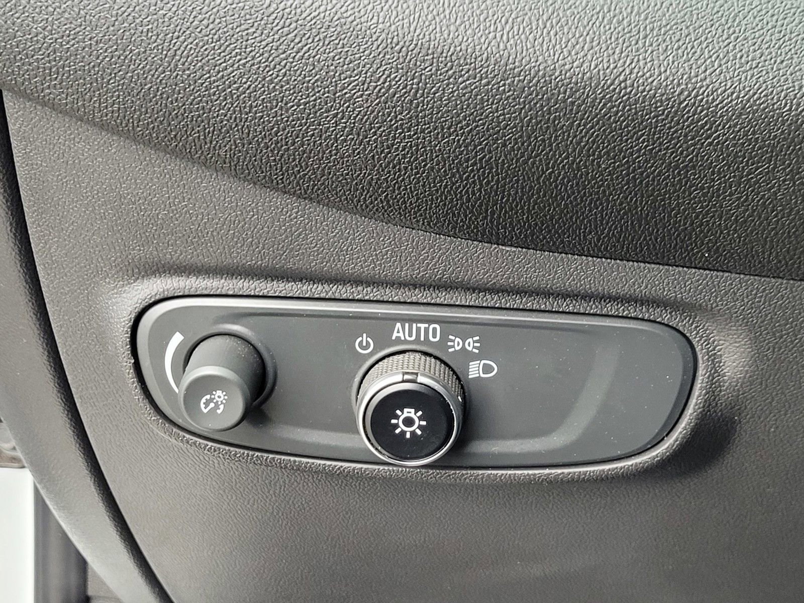 Used 2022 Chevrolet Equinox LS w/ LS Convenience Package image 29