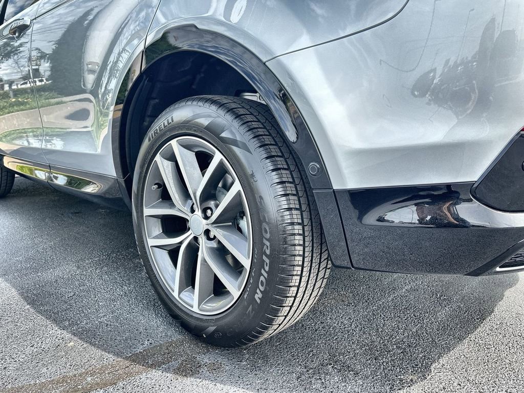 New 2026 Land Rover Discovery Sport Landmark AWD/4WD image 11