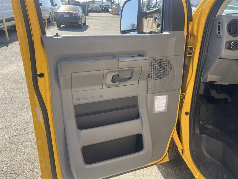 Used 2022 Ford E-350 and Econoline 350 Super Duty RWD image 9