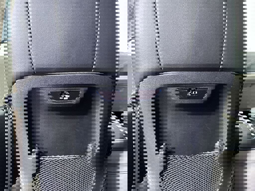 Used 2023 Chrysler Pacifica Limited image 30