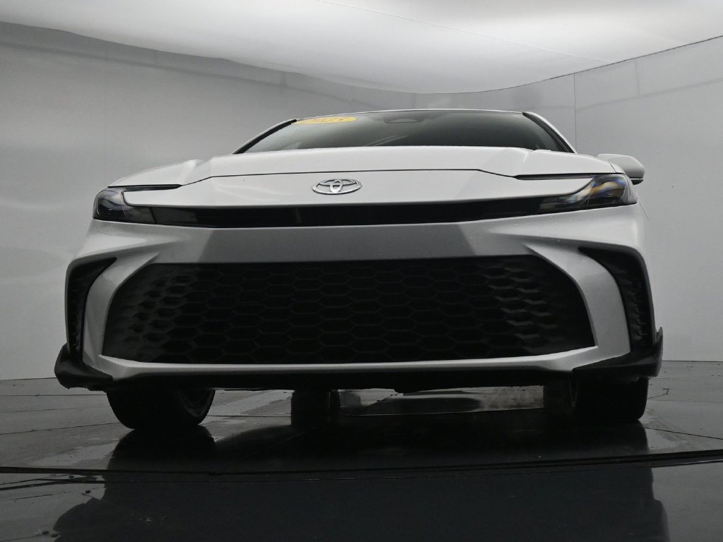 Used 2025 Toyota Camry SE AWD/4WD image 33