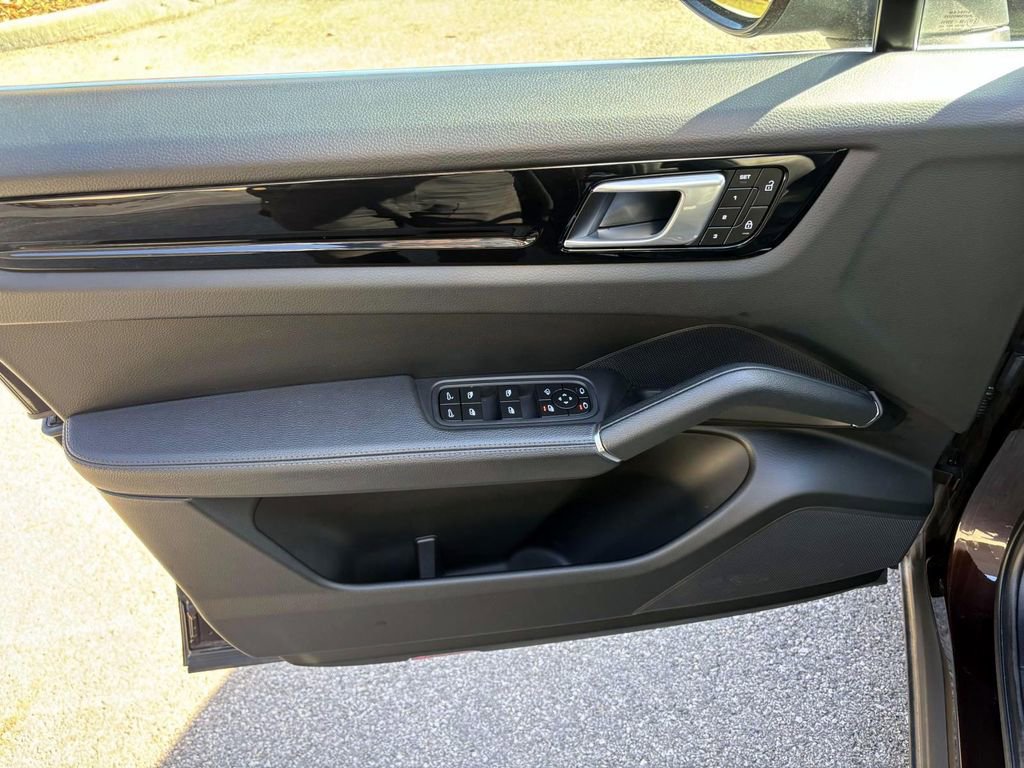 Certified 2022 Porsche Cayenne image 22