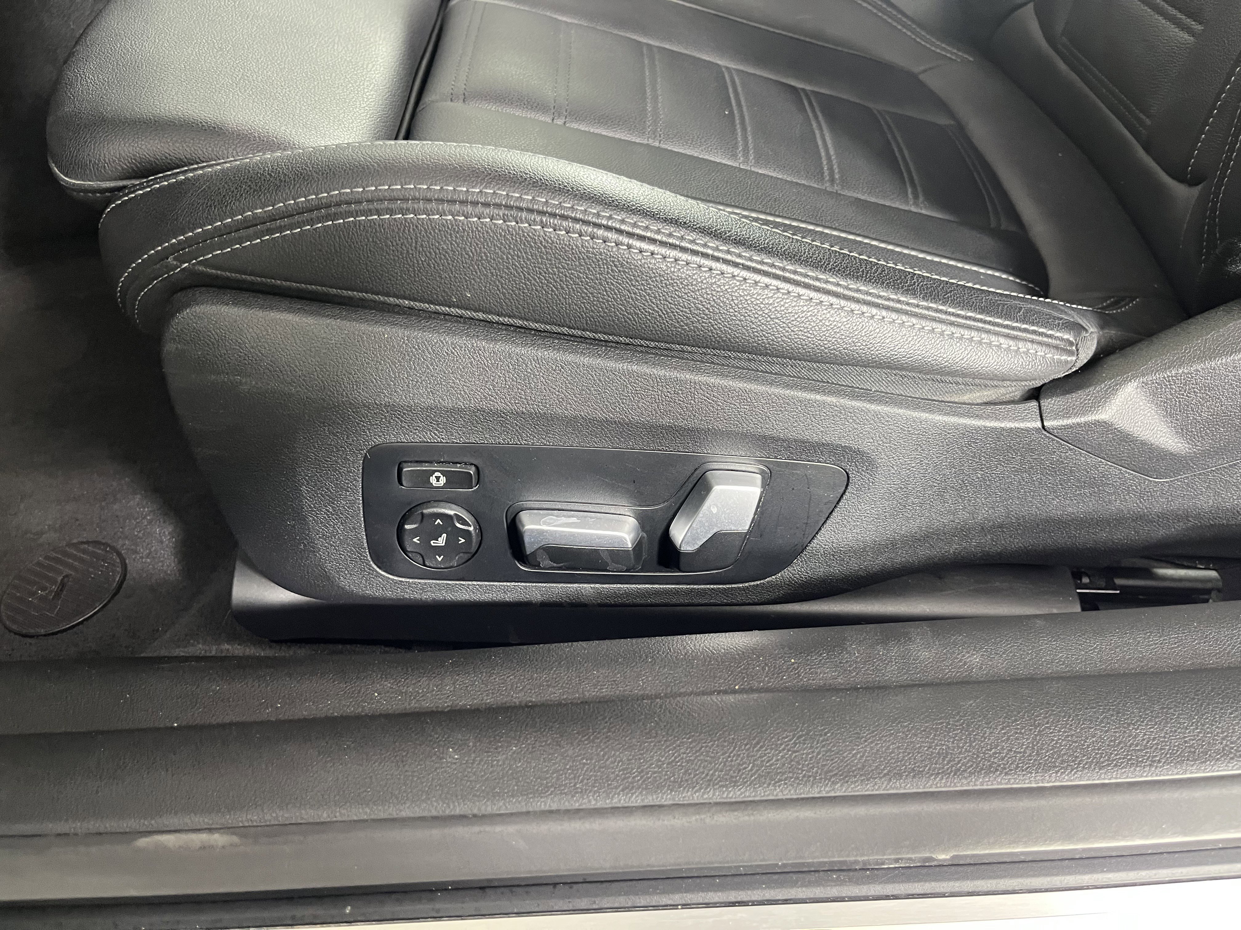 Used 2021 BMW M440i Convertible w/ Premium Package image 16