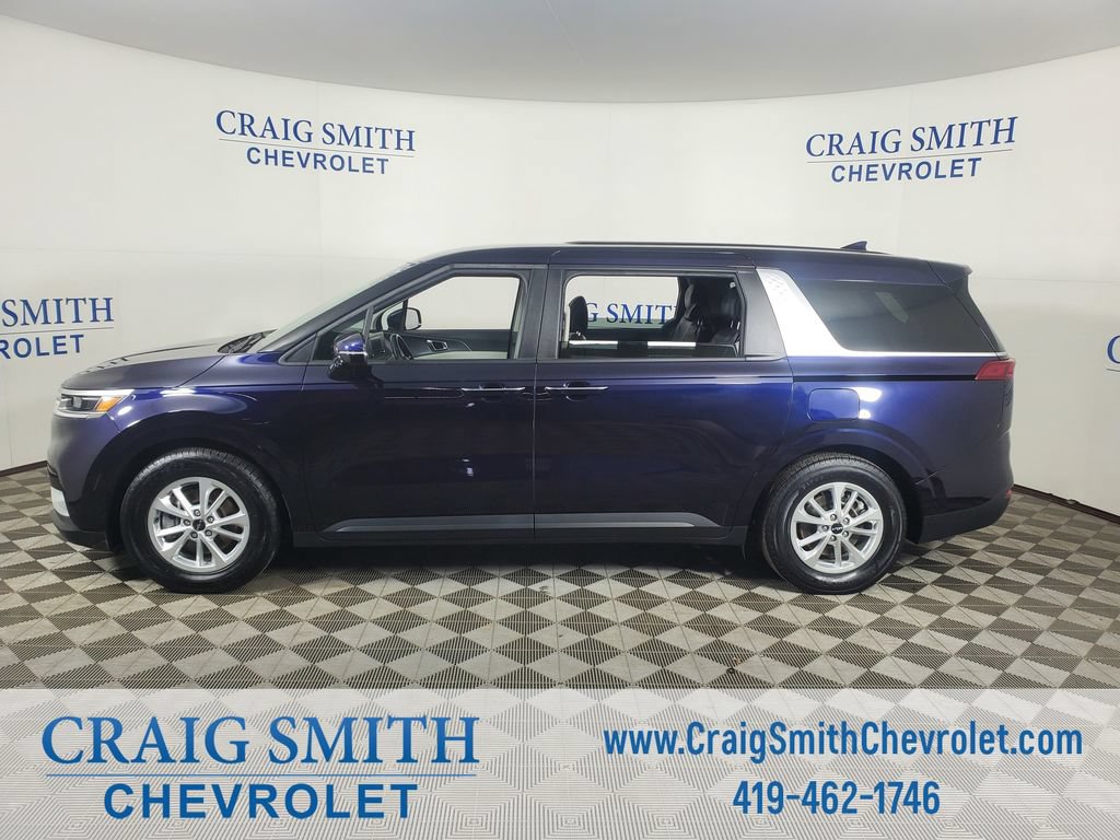 Used 2024 Kia Carnival LX FWD image 2