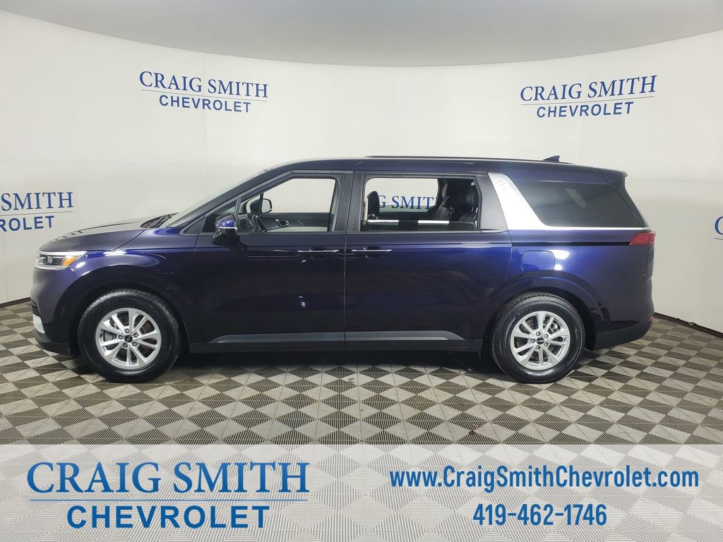 Used 2024 Kia Carnival LX FWD image 2
