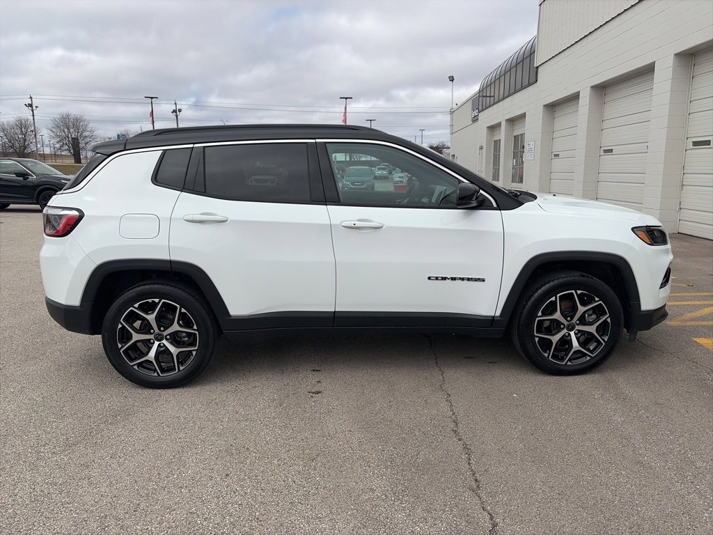 Used 2025 Jeep Compass Limited AWD/4WD image 7