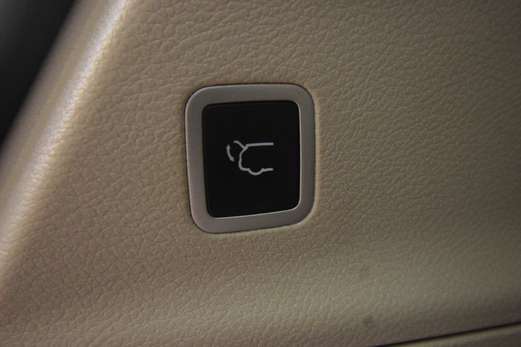 Used 2023 Chrysler Pacifica Touring-L FWD image 37