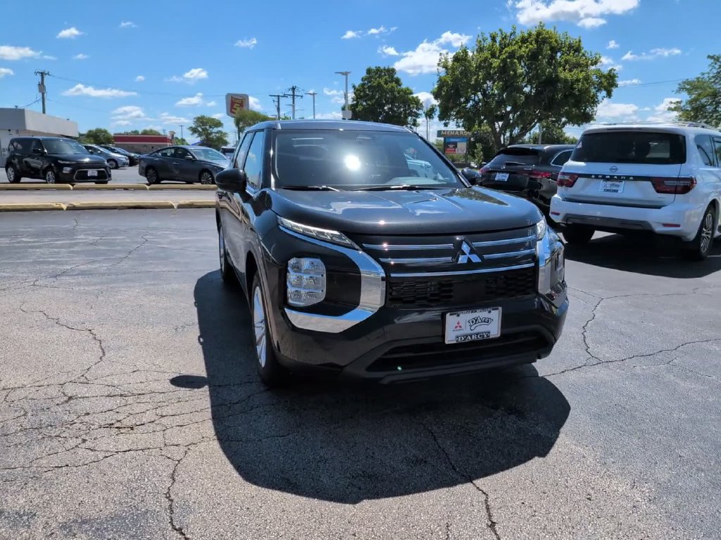 New 2026 Mitsubishi Outlander ES AWD/4WD image 3
