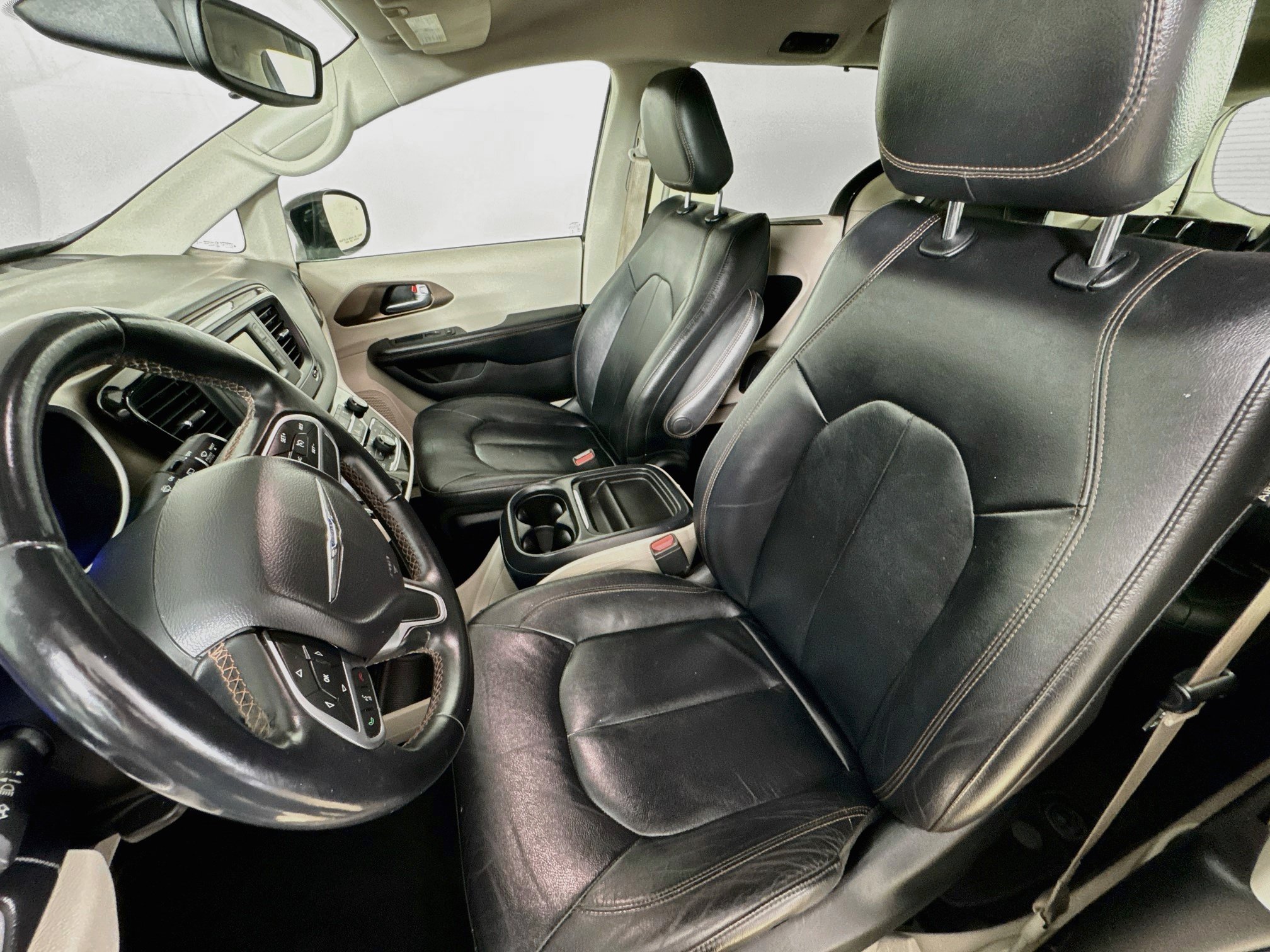 Used 2017 Chrysler Pacifica Touring-L FWD image 12
