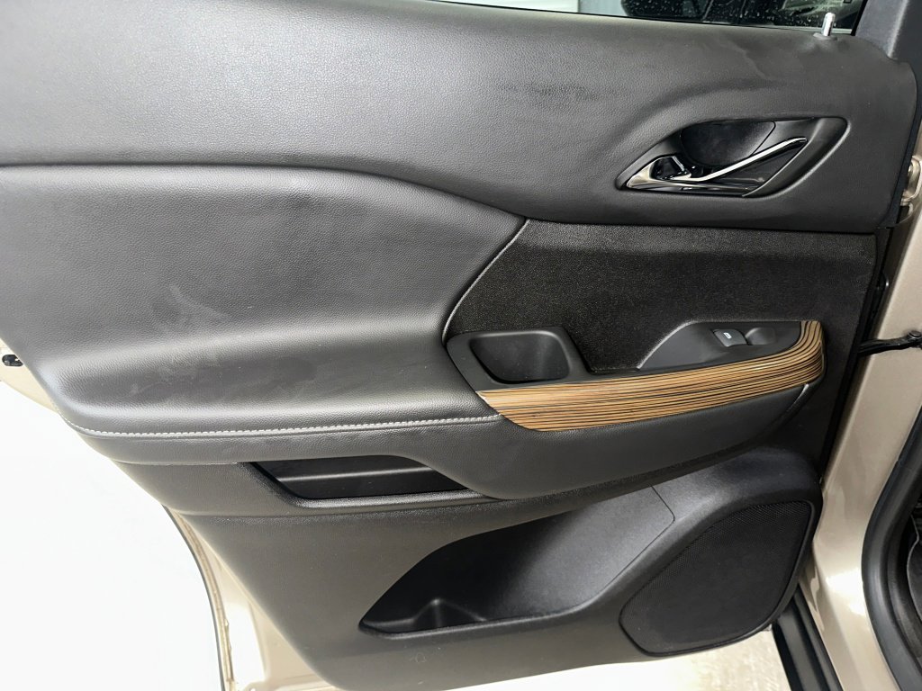 Certified 2023 GMC Acadia SLE w/ Driver Convenience Package image 18