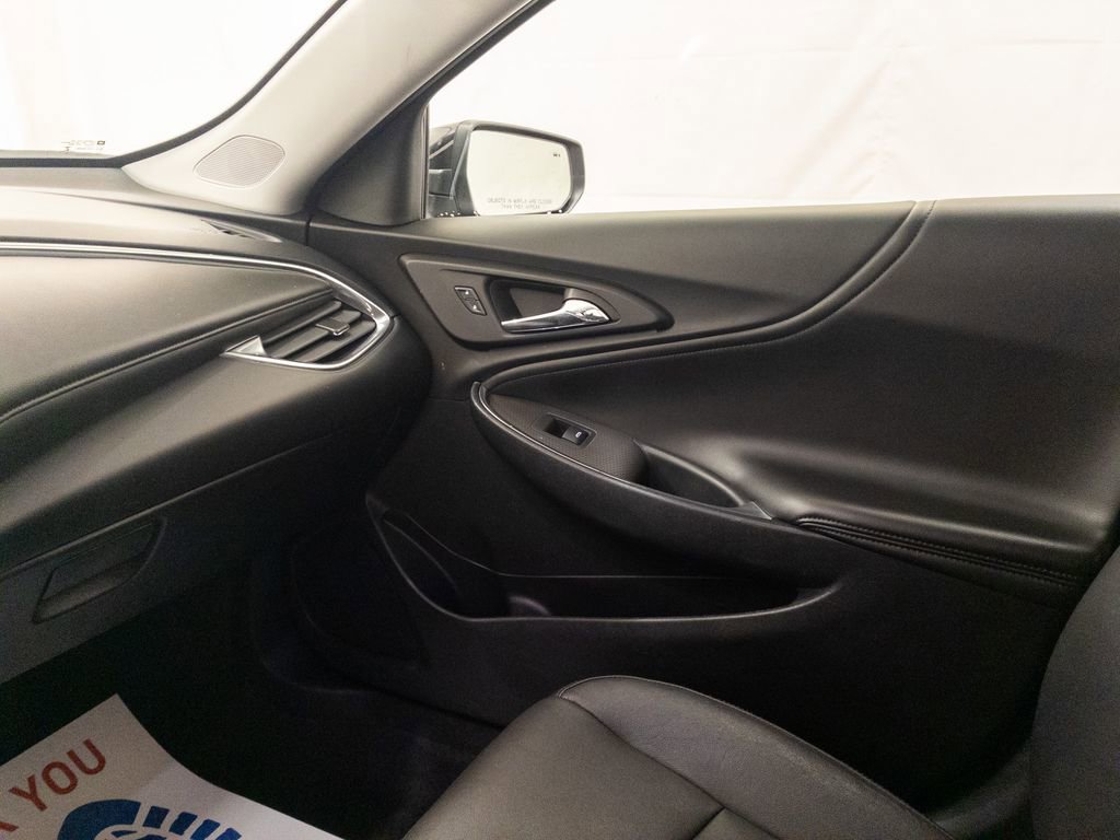 Used 2019 Chevrolet Malibu Hybrid w/ Leather Package image 32