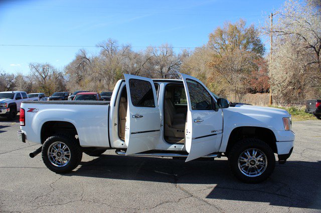 Used 2013 GMC Sierra 2500 Denali w/ Suspension Package, Off-Road image 18