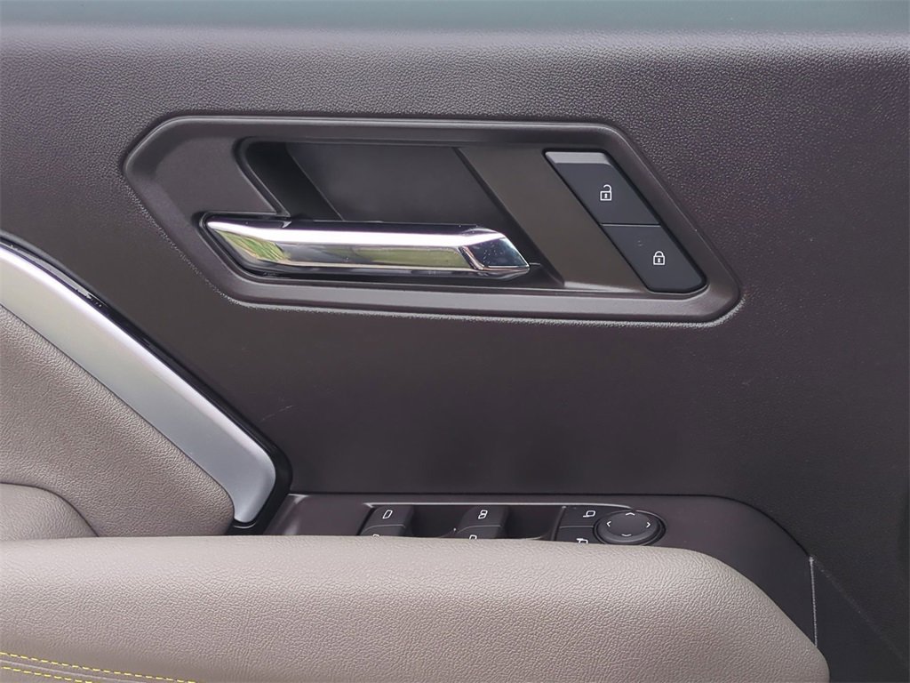 Used 2024 Chevrolet Colorado ZR2 w/ Technology Package image 23