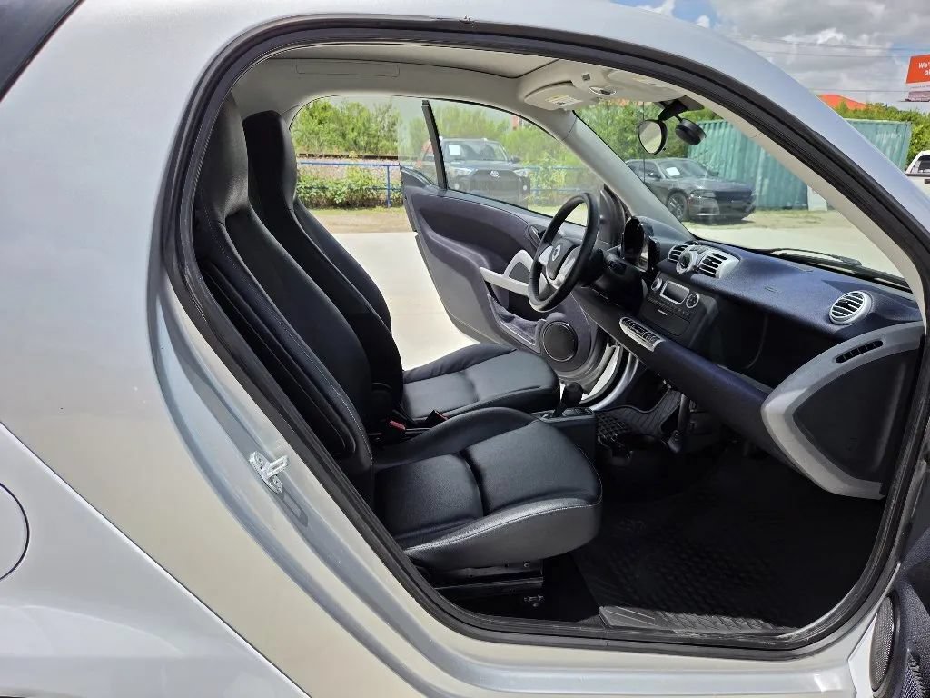 Used 2015 smart fortwo pure RWD image 14