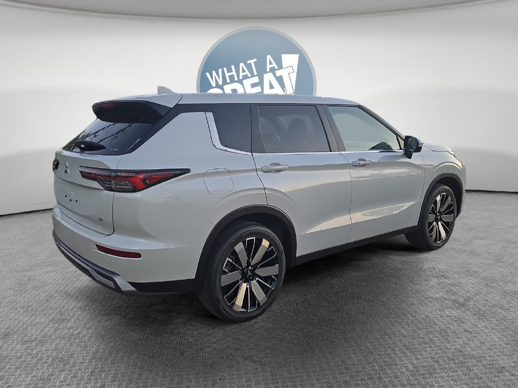 New 2026 Mitsubishi Outlander SE AWD/4WD image 3