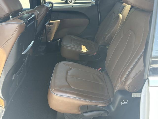 Used 2018 Chrysler Pacifica Limited w/ Advanced Safetytec Group FWD image 27