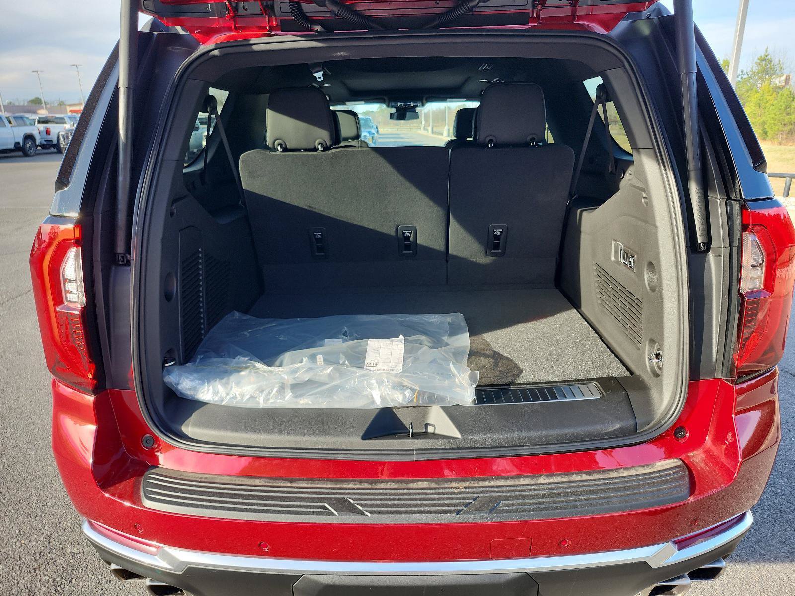 New 2026 GMC Yukon XL Denali w/ Sun & Power Step Package AWD/4WD image 8