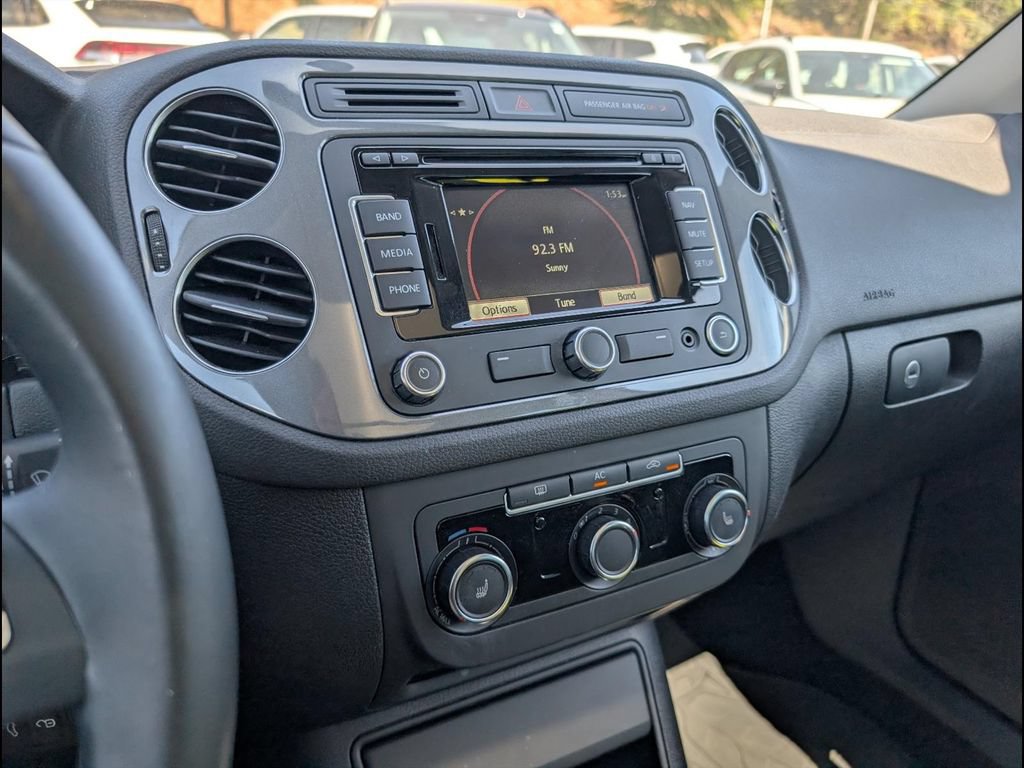 Used 2012 Volkswagen Tiguan LE FWD image 16