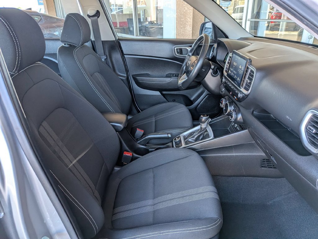 Used 2025 Hyundai Venue SEL FWD image 27