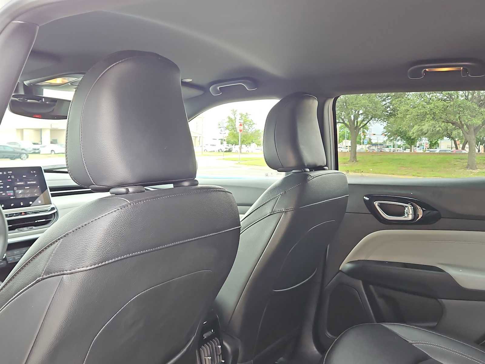 Used 2025 Jeep Compass Limited AWD/4WD image 16