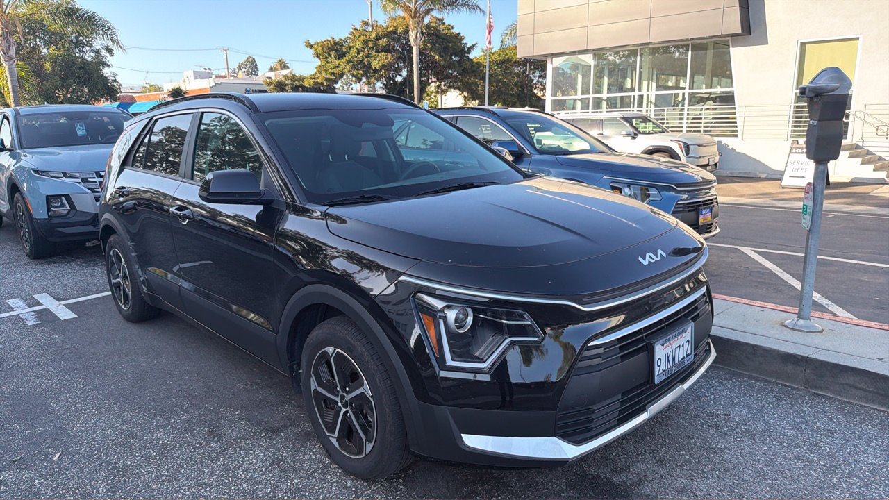 Certified 2024 Kia Niro LX FWD image 9