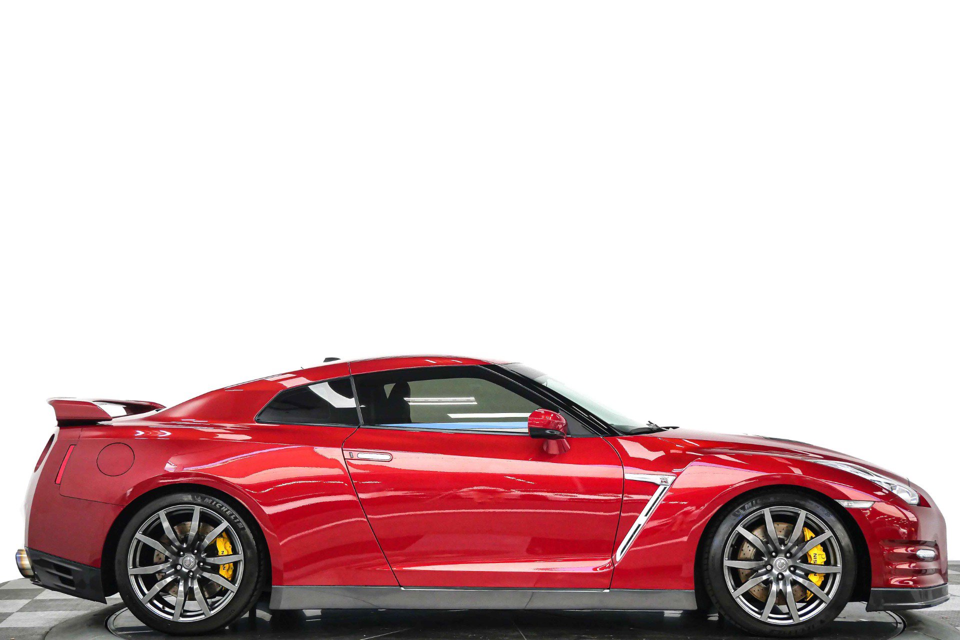 Used 2015 Nissan GT-R Premium AWD/4WD image 2