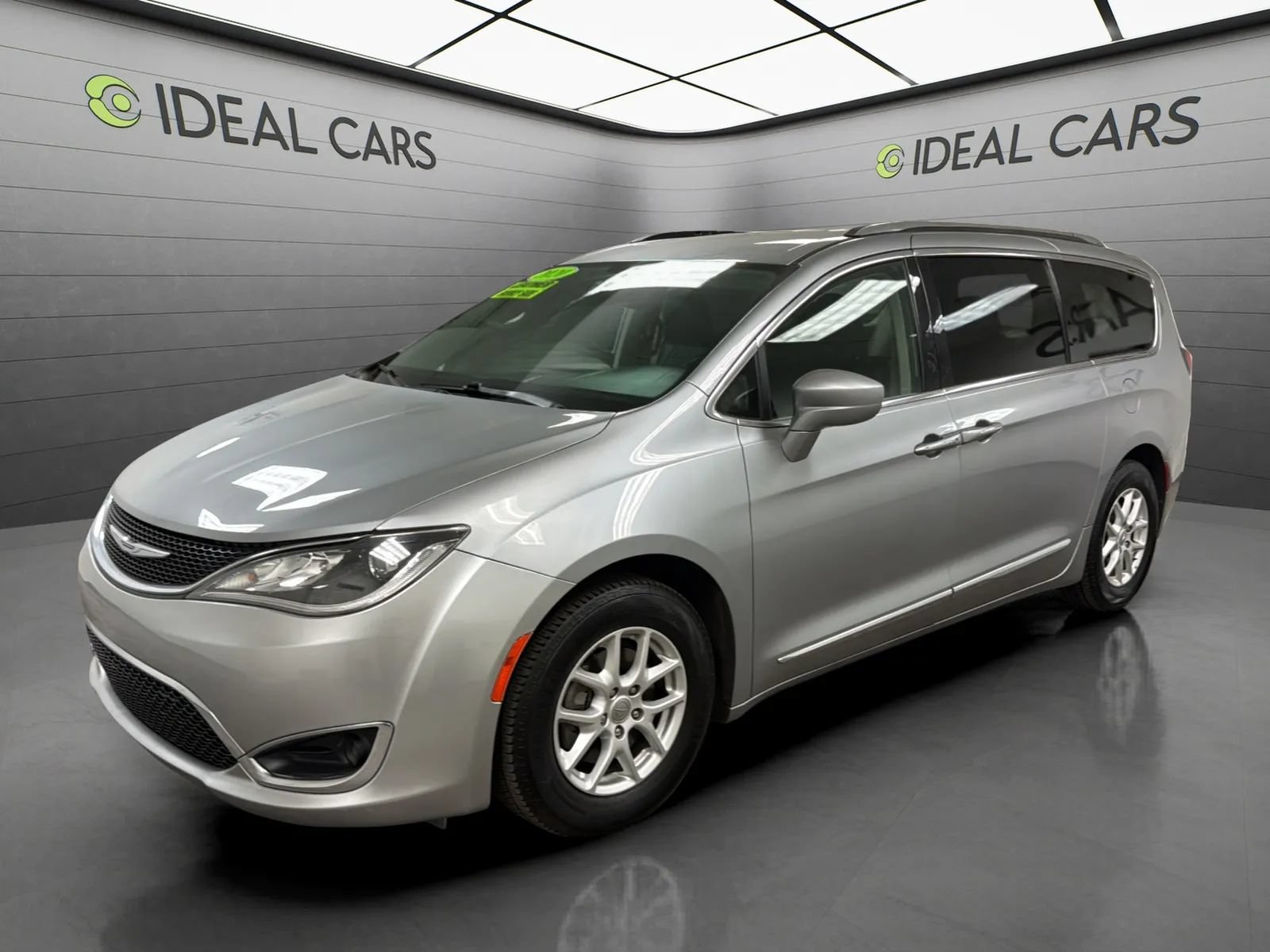 Used 2020 Chrysler Pacifica Touring-L FWD image 1