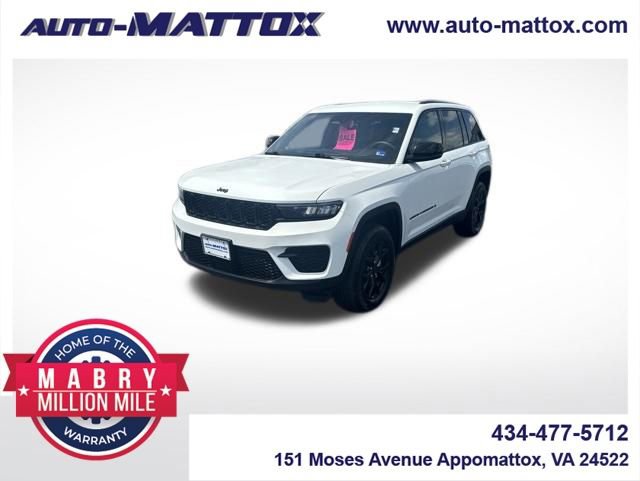 Used 2025 Jeep Grand Cherokee Altitude AWD/4WD image 1