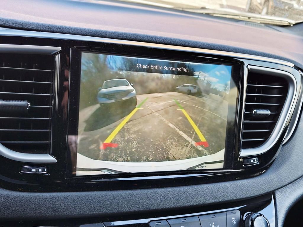 Used 2026 Chrysler Voyager LX image 28