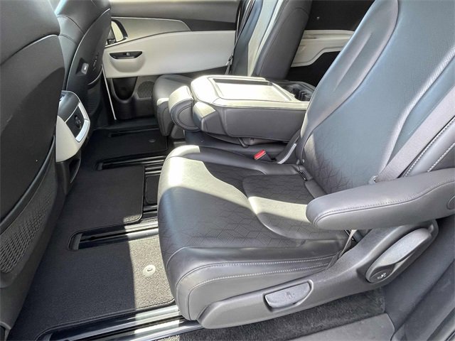 Used 2024 Kia Carnival LX image 22