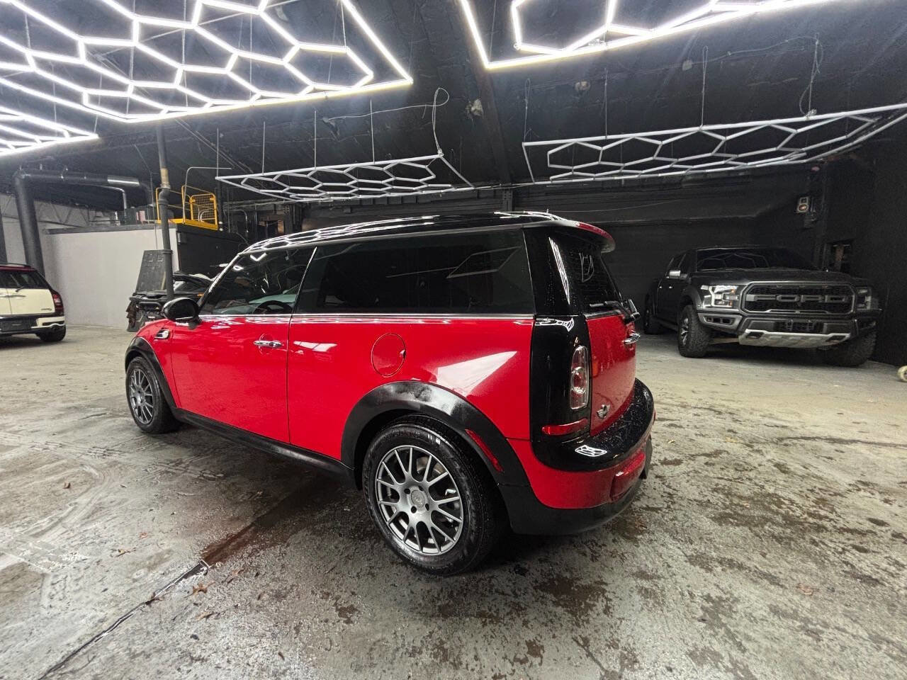 Used 2011 MINI Cooper Clubman image 4