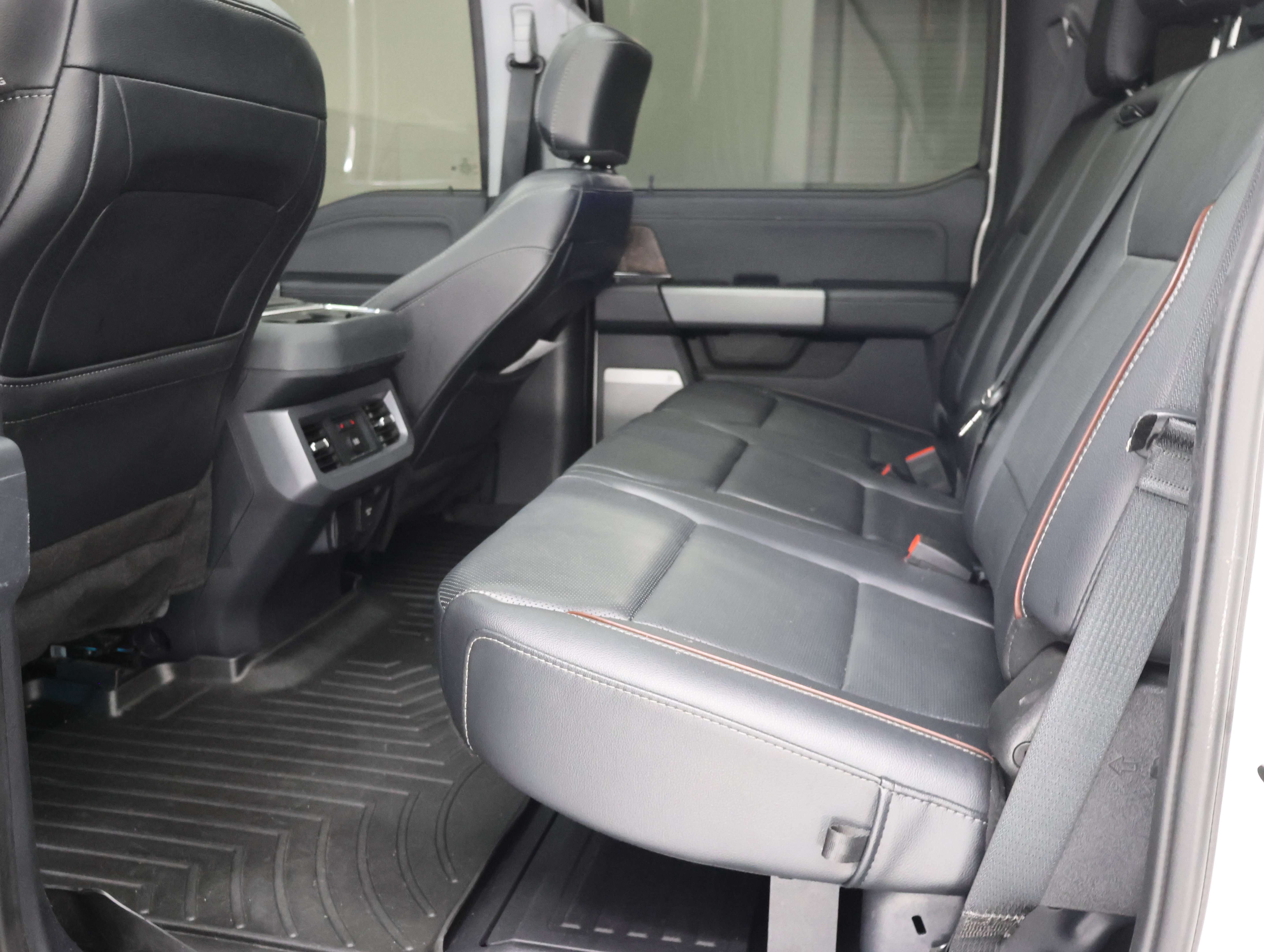 Used 2024 Ford F350 Lariat w/ Lariat Ultimate Package AWD/4WD image 9