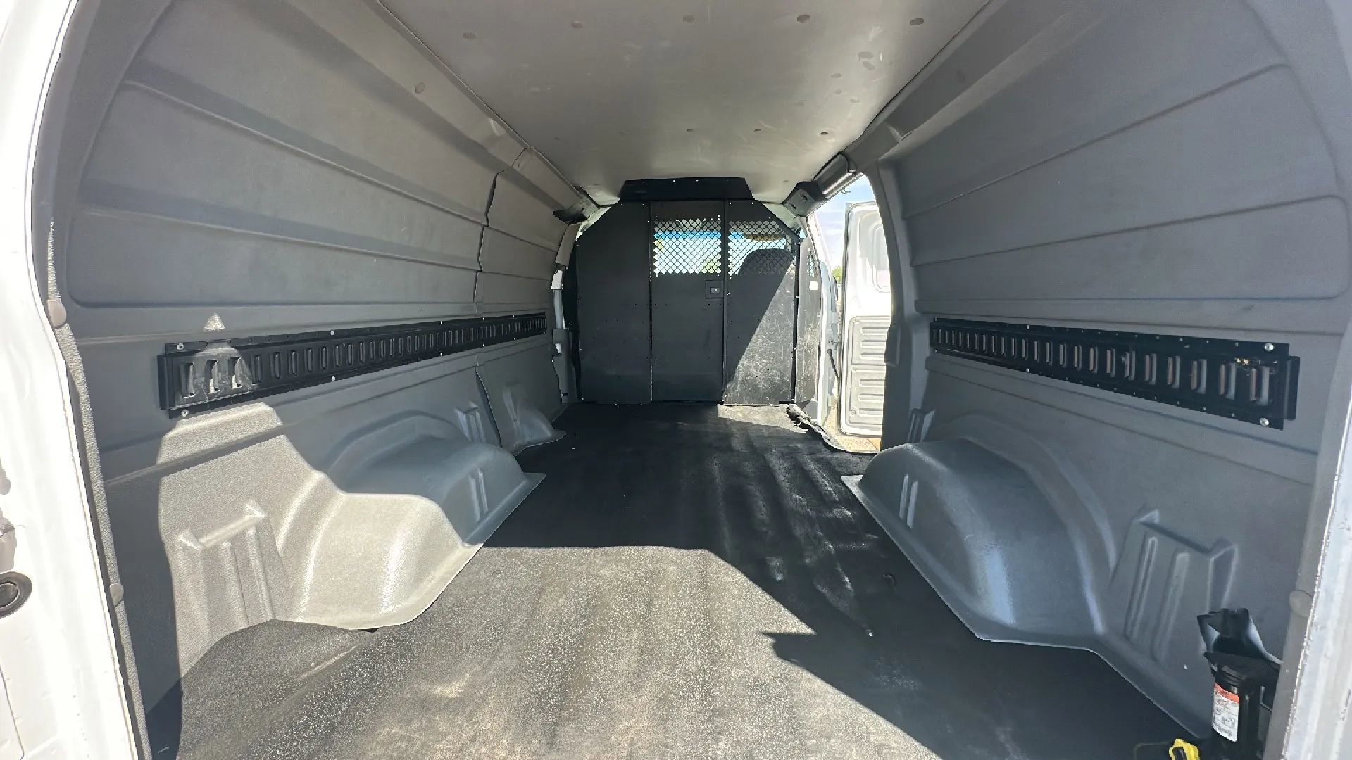 Used 2008 Ford E-250 and Econoline 250 RWD image 11