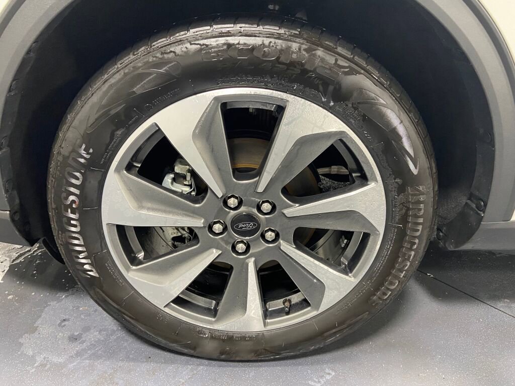 Used 2024 Ford Escape Platinum image 5